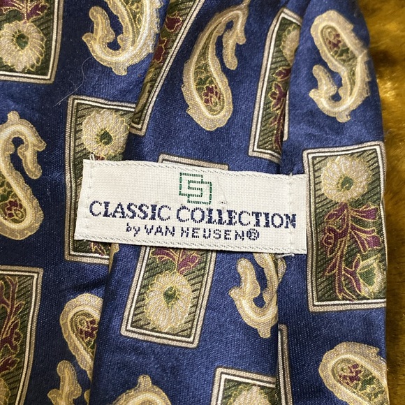 Silk Tie Classic Collection by Van Heusen - Picture 2 of 3